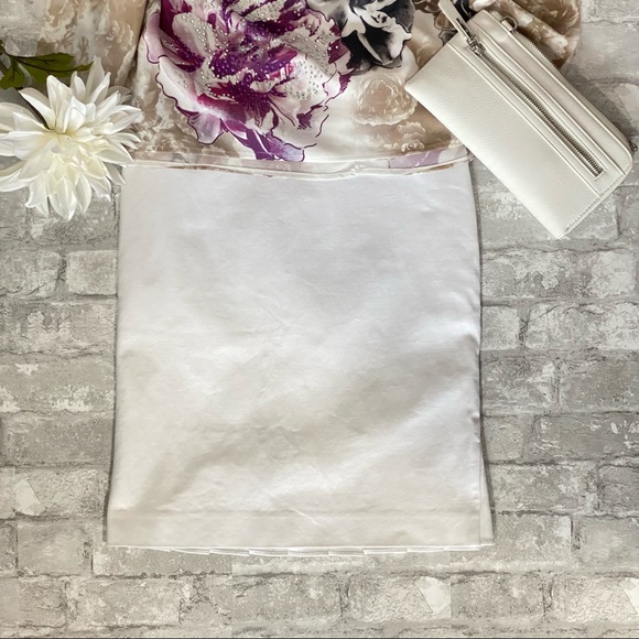 SOLD | 🔥SALE🔥 Guess by Marciano Ruffled White Pencil Skirt - Picture 6 of 16